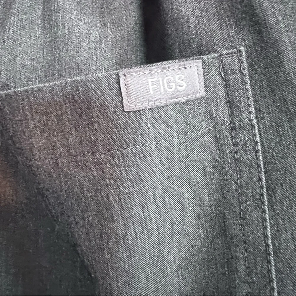 EUC Figs Pisco Scrub Pants in Gray size M